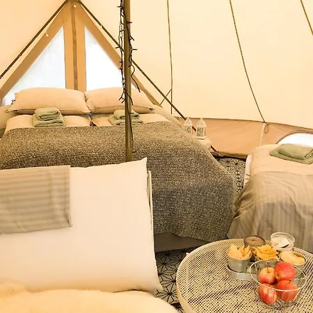 Glamping Meloy Luxury tent Meloyskagen